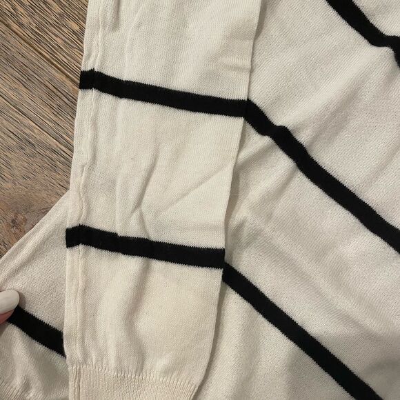 Classic White and Navy Striped V-Neck Sweater New Size S - Picture 2 of 2